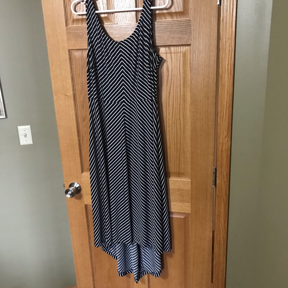 Black and white dress hi low